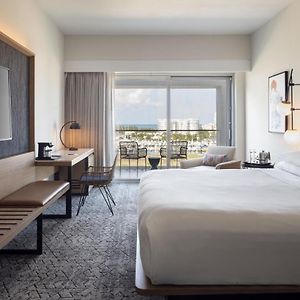 Bay View Room 1 King Balcony
