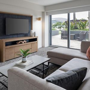Sundeck Suite 1 King Sofa bed